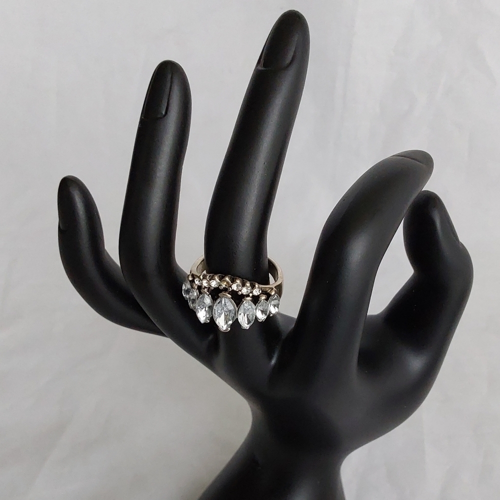 WOMEN'S SIZE 8 QUEEN RING